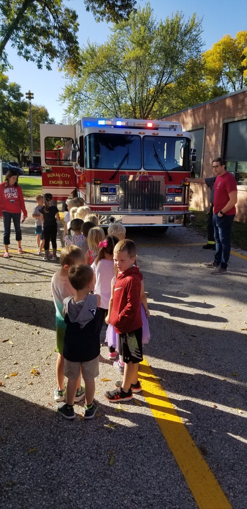 Mrs. Wiita's class looking at the fire truck