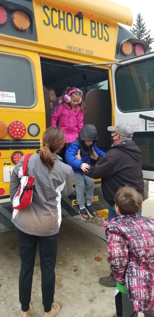 Kindergarten students exiting the bus